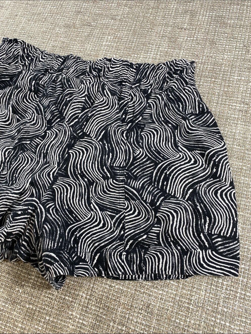 a new day black and White Wave Print Elastic Waist Athletic Shorts - Picture 10 of 13